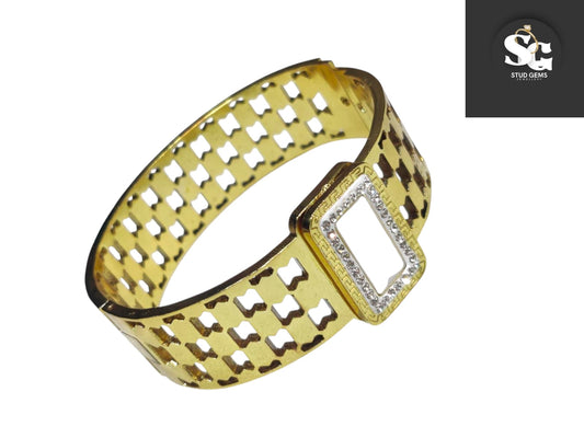 Modern Geometric Gold-Plated Bracelet with Crystal Detailing – Stud Gems Collection